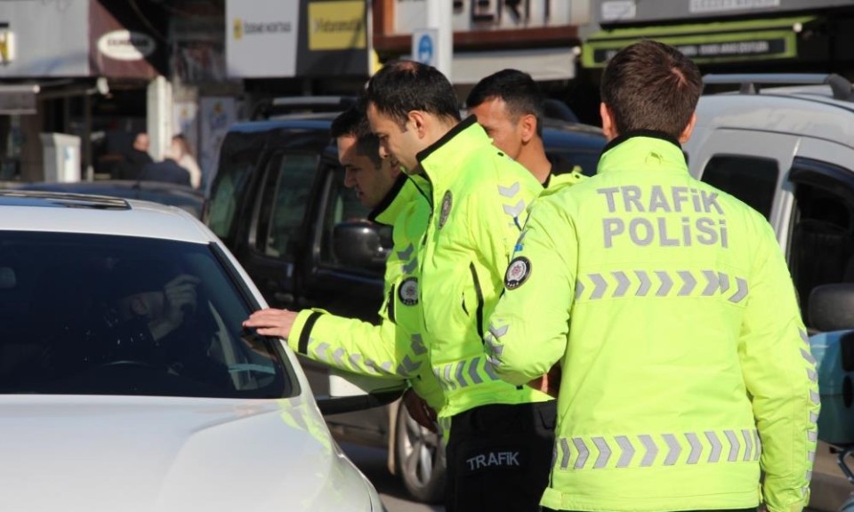 84488138_81757_sakarya-da-polisten-denet