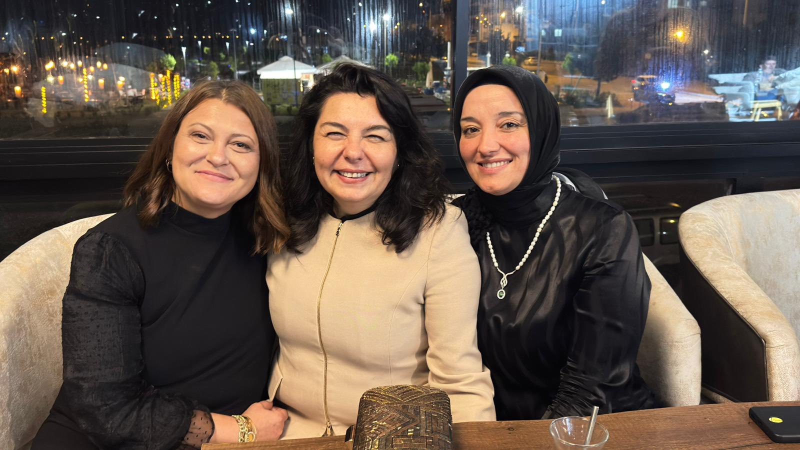 91135_wuciwug_407ff204_siyaset-ve-dost.jpeg