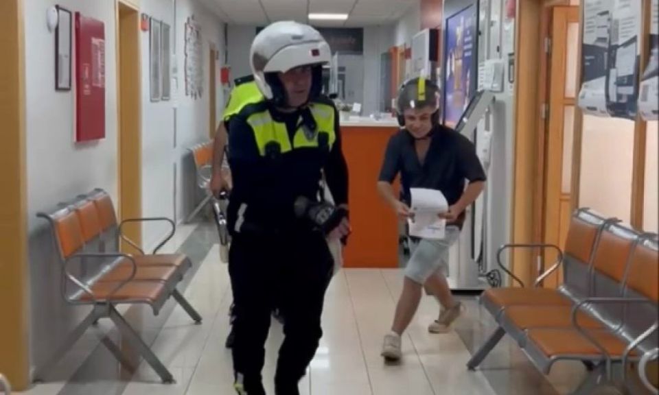 Çanakkale'de sınava geç kalan öğrencileri polis ekipleri yetiştirdi